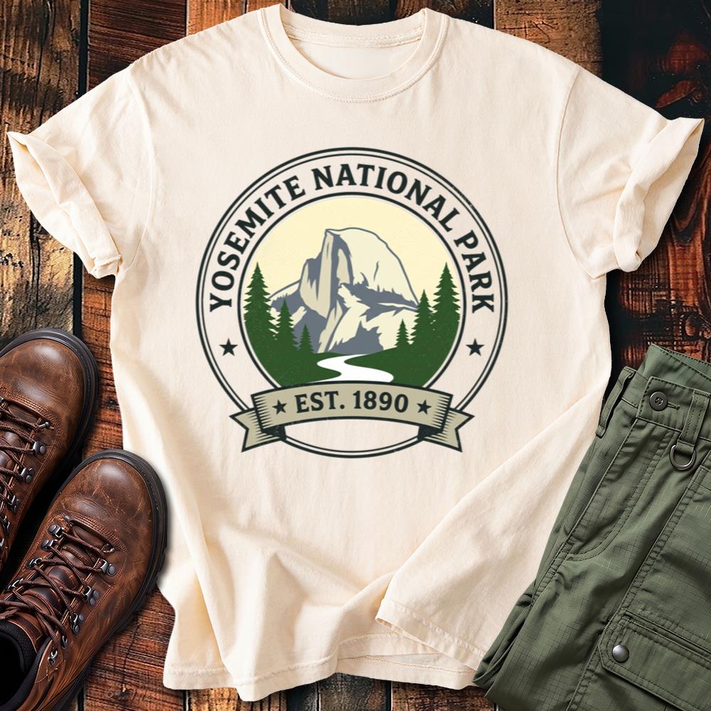 Vintage Yosemite National Park Round Badge Tee